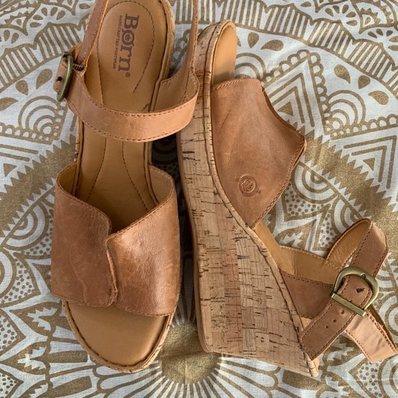 Born Agnio Tan Wedge size 11 - Picture 2 of 5